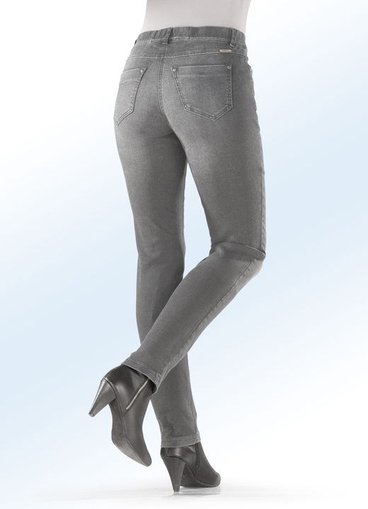 Hosen - Magic-Jeans mit hohem Stretchanteil, in Größe 018 bis 235, in Farbe GRAU Ansicht 2