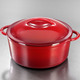 Kochen, Braten & Grillen - Gusseisen-Schmortopf und -Bräter – Farbe ROT Kochen, Braten & Grillen - Gusseisen-Schmortopf und -Bräter, in Farbe ROT, in Ausführung Bräter rund