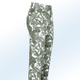 Hosen - Hose in trendiger Blätter-Dessinierung – Farbe OLIV-WEISS – Ansicht 1 Hosen - Hose in trendiger Blätter-Dessinierung, in Größe 017 bis 052, in Farbe JEANSBLAU-WEISS – Farbe OLIV-WEISS – Ansicht 1