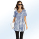 Kurzarm - Longshirt mit Faltenlegung in 3 Farben – Farbe ROYALBLAU-WEISS – Ansicht 2 Kurzarm - Longshirt mit Faltenlegung in 3 Farben, in Größe 038 bis 056, in Farbe ROYALBLAU-WEISS – Farbe ROYALBLAU-WEISS – Ansicht 2