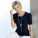 Kurzarm - Shirt mit dezenter Kräuselung in 4 Farben – Farbe MARINE Kurzarm - Shirt mit dezenter Kräuselung in 4 Farben, in Größe 036 bis 054, in Farbe GELB