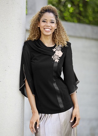 - Schicke Tunika mit dekorativem Blütenmotiv, in Größe 038 bis 054, in Farbe SCHWARZ