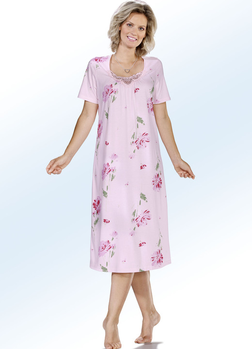 Damenmode - Zweierpack Nachthemden mit kurzen Ärmeln und Spitze, in Größe 038 bis 060, in Farbe 1X ROSA-BUNT, 1X LINDGRÜN-BUNT Ansicht 1