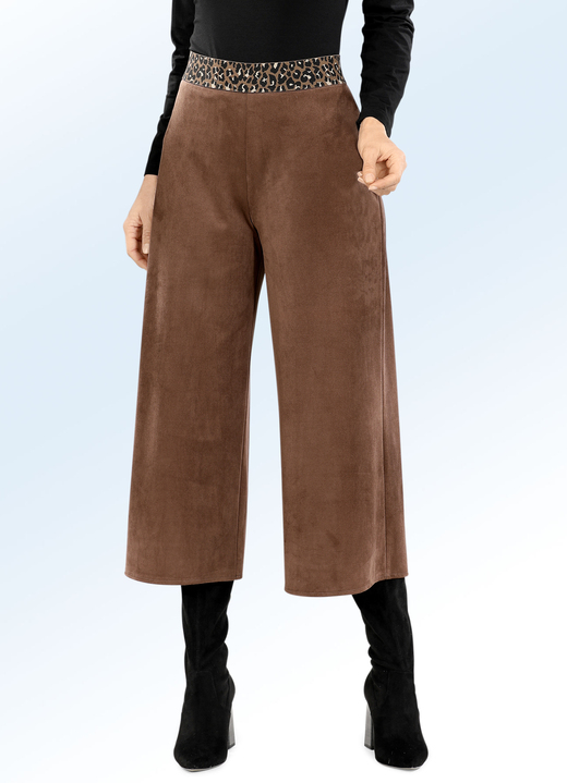 - Weich fließende Culotte in Wildleder-Optik, in Größe 017 bis 052, in Farbe COGNAC Ansicht 3