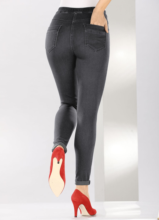 Hosen in Schlupfform - Super softe Jegging-Jeans, in Größe 017 bis 050, in Farbe JEANSBLAU Ansicht 16