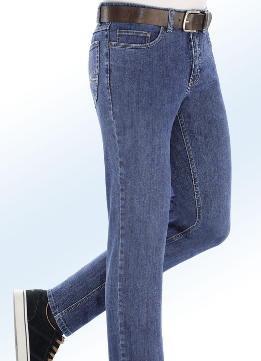 Jeans - Lässige Jeans in 2 Farben, in Größe 026 bis 062, in Farbe JEANSBLAU Ansicht 1
