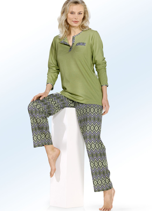 Schlafanzüge & Shortys - Zweierpack Schlafanzüge mit Brusttasche und Knopfleiste, in Größe 036 bis 058, in Farbe 1X GELB,1X OLIV Ansicht 2