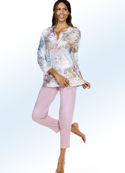 Schlafanzüge & Shortys - Schlafanzug mit langen Ärmeln und 7/8-langer Hose, in Größe 036 bis 052, in Farbe ROSENHOLZ-BUNT Ansicht 1