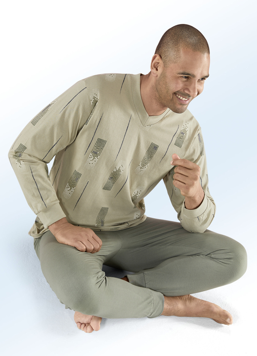 - Zweierpack Schlafanzüge mit V-Ausschnitt, Bündchen an Ärmel-und Beinabschlüssen, in Größe 046 bis 062, in Farbe 1X TAUPE-SCHIEFER,1X KHAKI-OLIV Ansicht 2