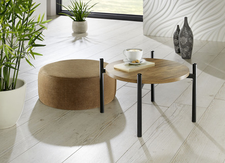 Tisch mit Sitzkissen