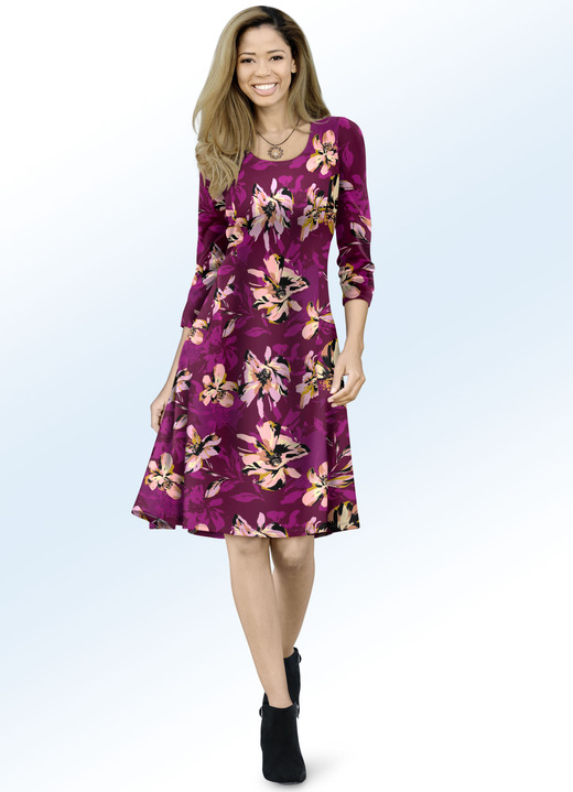 - Kleid in schwingender Schlupfform, in Größe 036 bis 052, in Farbe BEERE-BUNT