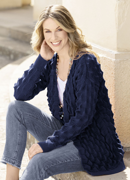 - Strickjacke mit toller Struktur, in Größe L(44/46) bis XS(32/34), in Farbe MARINE