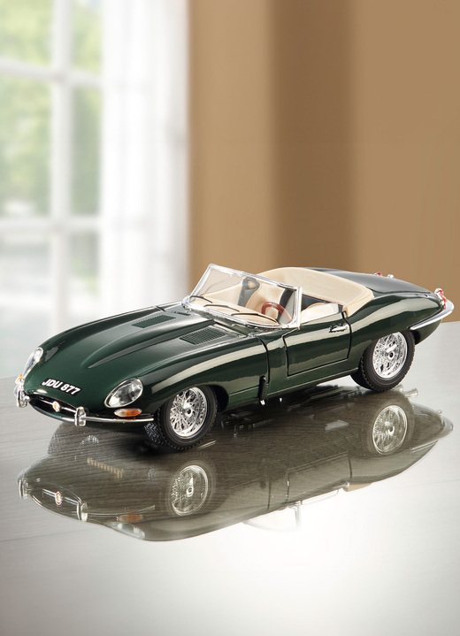 Sammlermodelle - Jaguar E-Type Cabrio (1961) von Bburago, in Farbe GRÜN