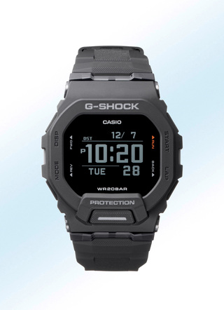 Casio Quartz-Herrenuhr mit Resinbandgehäuse