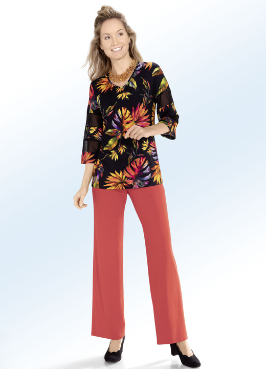 - Hose in modischer Weite, in Größe 019 bis 054, in Farbe KORALLE Ansicht 2