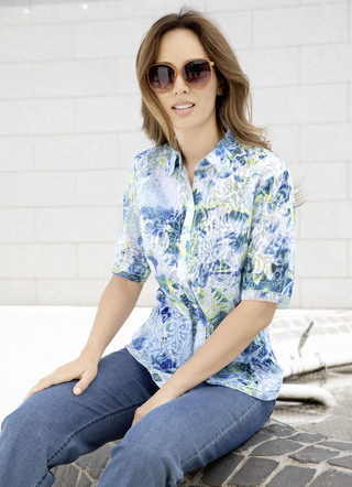 Kurzarm - Zart transparente Bluse – Farbe BLEU-BUNT Kurzarm - Zart transparente Bluse, in Größe 036 bis 052, in Farbe BLEU-BUNT