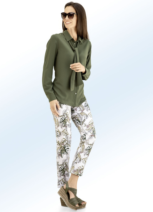 Hosen - Hose in trendiger Blätterdessinierung, in Größe 018 bis 052, in Farbe WEISS-OLIV Ansicht 2