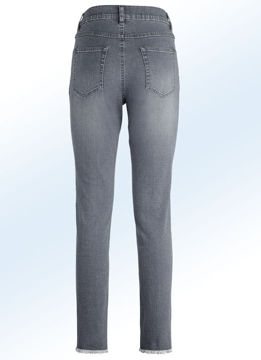 Hosen - Knöchellange Jeans in 5-Pocket-Form, in Größe 017 bis 050, in Farbe JEANSBLAU Ansicht 7