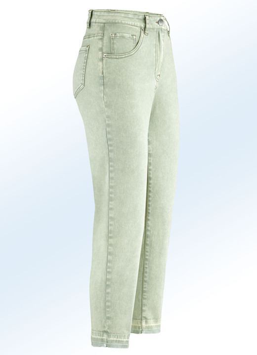 - Jeans in 7/8-Länge mit modischer Saumfärbung, in Größe 017 bis 048, in Farbe HELLGRÜN Ansicht 1