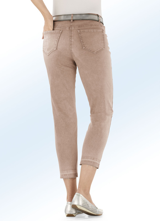 Hosen mit Knopf- und Reißverschluss - Jeans in 7/8-Länge mit modischer Saumfärbung, in Größe 017 bis 048, in Farbe ROSENHOLZ Ansicht 4