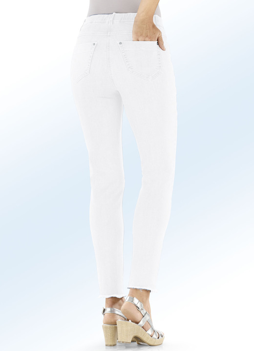 Hosen - Magic-Jeans mit angesagtem Fransensaum Ansicht 4 Hosen - Magic-Jeans mit angesagtem Fransensaum, in Größe 017 bis 052, in Farbe WEISS Ansicht 4