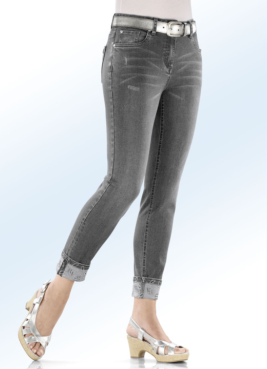 Hosen - Edel-Jeans in 7/8-Länge mit hübschem Glitzersteinchenbesatz, in Größe 018 bis 052, in Farbe JEANSBLAU Ansicht 11