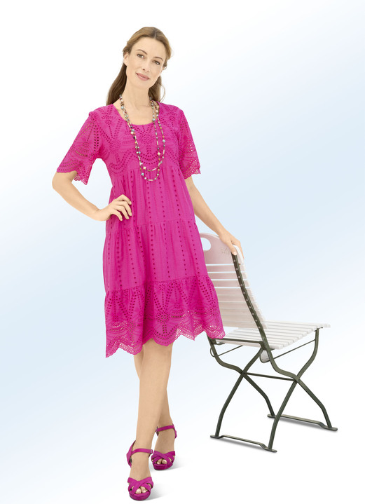 Kleider - Kleid mit modischen Stufenvolants, in Größe 034 bis 050, in Farbe PINK