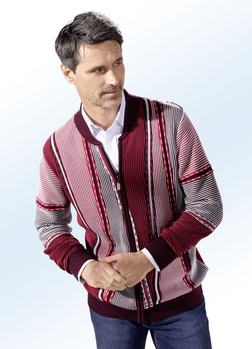 Strickjacken - Jacke mit durchgehendem Reißverschluss in 3 Farben, in Größe 046 bis 062, in Farbe BORDEAUX Ansicht 1