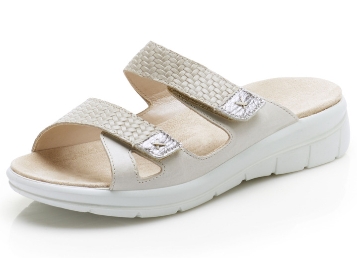 Sandaletten & Pantoletten - Pantolette mit altsilbernen Besätzen , in Größe 035 bis 040, in Farbe BEIGE Ansicht 1