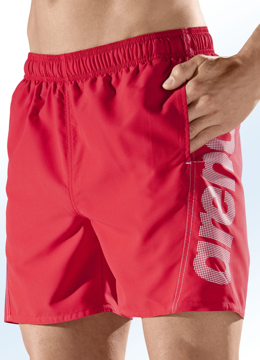 Bademode - Arena Zweierpack Badeshorts mit seitlichem Druck, Microfaser, in Größe 3XL (64/66) bis XXL (60/62), in Farbe 1X ROT, 1X SCHWARZ Ansicht 1