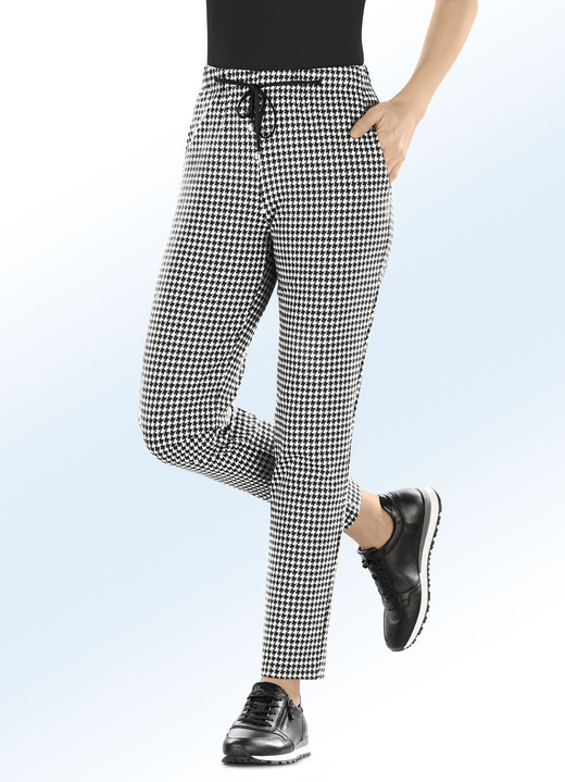 - Hose im aktuellen Joggpant-Style, in Größe 018 bis 056, in Farbe SCHWARZ-ECRU
