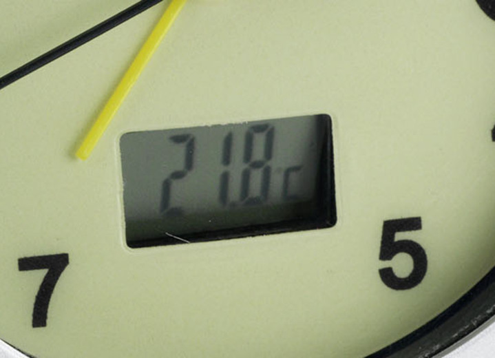 Praktische Hilfsmittel - Leuchtender Wecker mit digitaler Raumtemperaturanzeige, in Farbe SILBER-SCHWARZ Ansicht 3