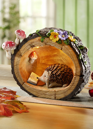 Herbstliche Igel-Szene mit LED-Beleuchtung