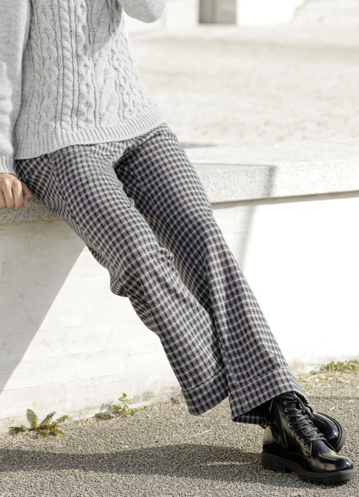 Hosen - Hose in lässiger Marlene-Form, in Größe 017 bis 052, in Farbe GRAU-SCHWARZ Ansicht 1