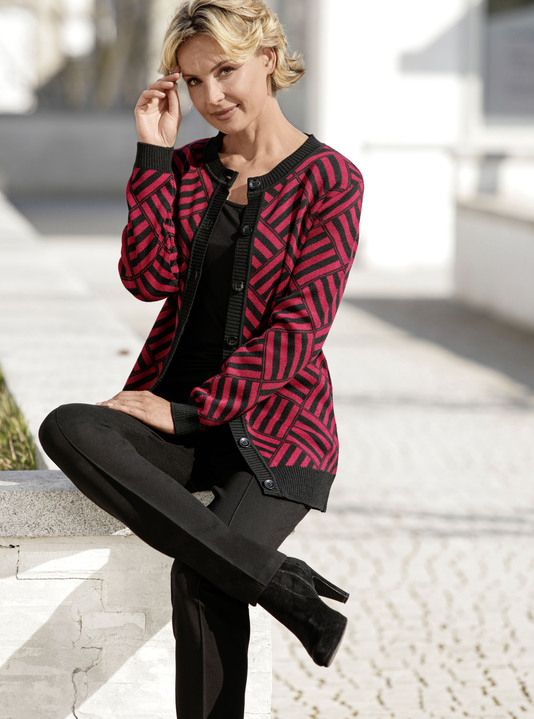 - Strickjacke mit Schurwolle, in Größe 038 bis 054, in Farbe BORDEAUX-SCHWARZ Ansicht 3