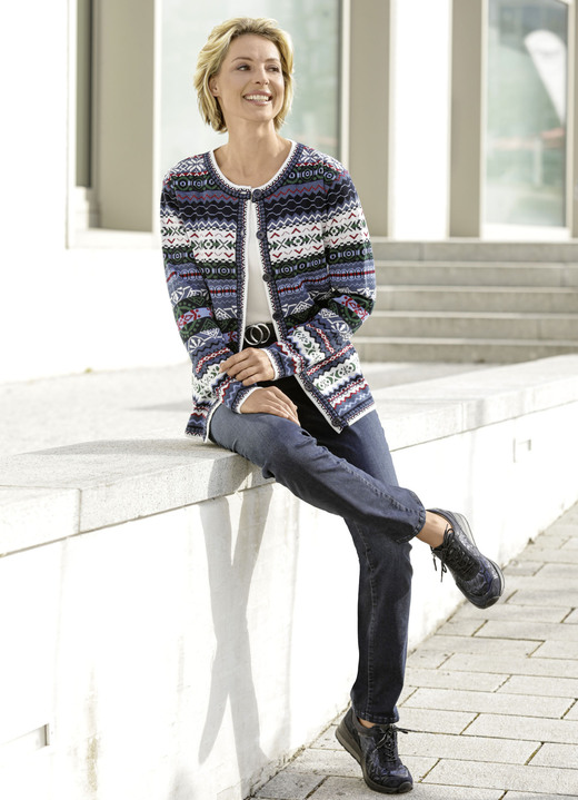 Strickjacken - Strickjacke mit Schurwolle, in Größe 038 bis 054, in Farbe JEANSBLAU-GRÜN-MULTICOLOR Ansicht 2