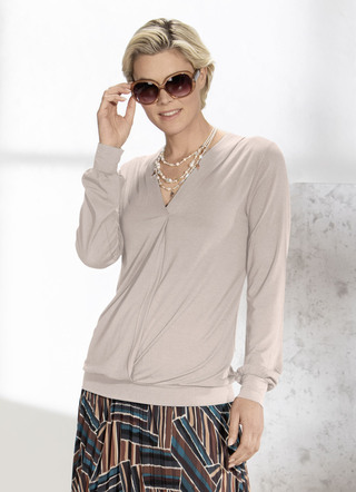 Shirt mit V-Ausschnitt und Faltenlegung in 3 Farben