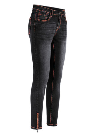 Jeans mit terrafarbenen Kontrastziernähten