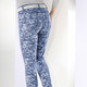 Hosen - Jeans mit Camouflage-Dessinierung – Farbe BLAU-HELLBLAU – Ansicht 4 Hosen - Jeans mit Camouflage-Dessinierung, in Größe 017 bis 050, in Farbe BLAU-HELLBLAU – Farbe BLAU-HELLBLAU – Ansicht 4