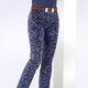 Hosen - Jeans mit angesagter Tierfelldessinierung – Farbe DUNKELBLAU-JEANSBLAU-BORDEAUX – Ansicht 3 Hosen - Jeans mit angesagter Tierfelldessinierung, in Größe 017 bis 052, in Farbe DUNKELBLAU-JEANSBLAU-BORDEAUX – Farbe DUNKELBLAU-JEANSBLAU-BORDEAUX – Ansicht 3