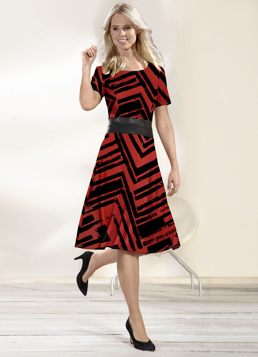 - Kleid in taillierter Schlupfform, in Größe 019 bis 054, in Farbe SCHWARZ-ROT