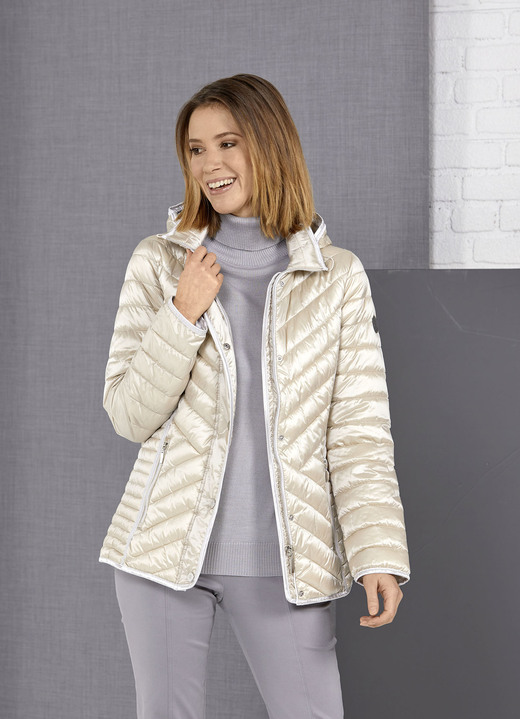 Kurz - Funktionsjacke mit abnehmbarer Kapuze Ansicht 2 Kurz - Funktionsjacke mit abnehmbarer Kapuze, in Größe 034 bis 052, in Farbe HELLBEIGE Ansicht 2