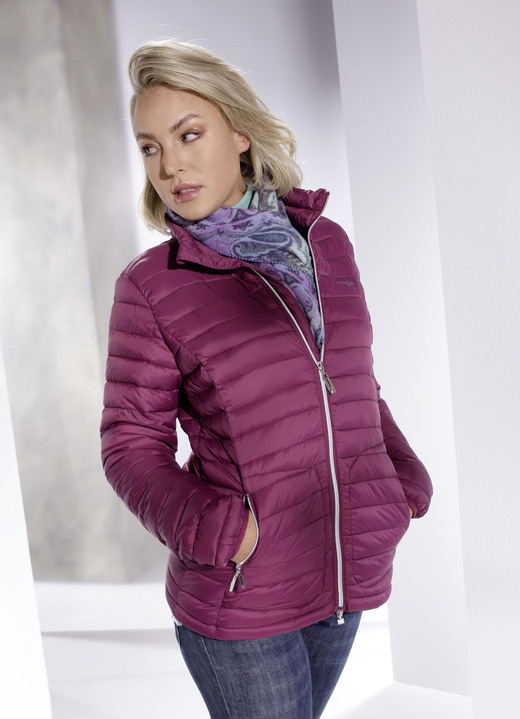 Kurz - Funktionsjacke mit 2-Wege-Reißverschluss, in Größe 036 bis 052, in Farbe VIOLETT Ansicht 1