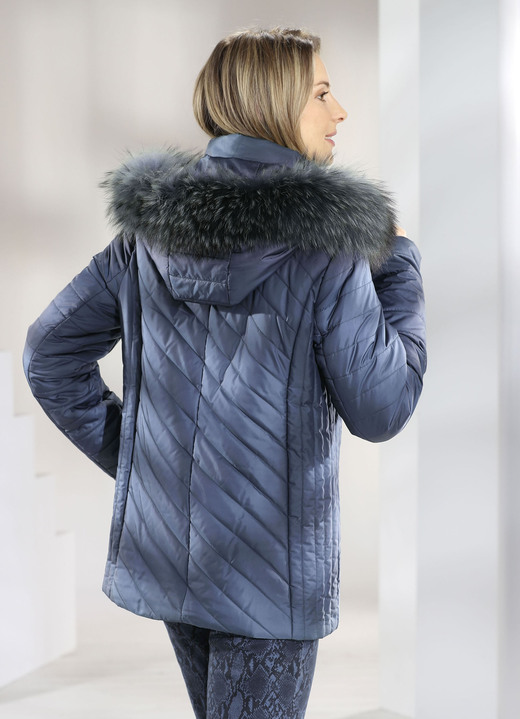 Winterjacken - Jacke mit figurgünstiger Längssteppung, in Größe 036 bis 052, in Farbe STAHLBLAU Ansicht 1