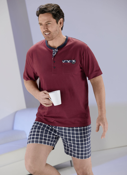 Shortys - Shorty mit Knopfleiste, Brusttasche und Karodessin, in Größe 046 bis 062, in Farbe BORDEAUX-MARINE Ansicht 1