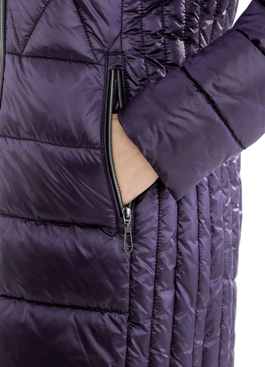 Wintermäntel - Kurzmantel mit Längssteppung seitlich, in Größe 036 bis 054, in Farbe AUBERGINE Ansicht 5