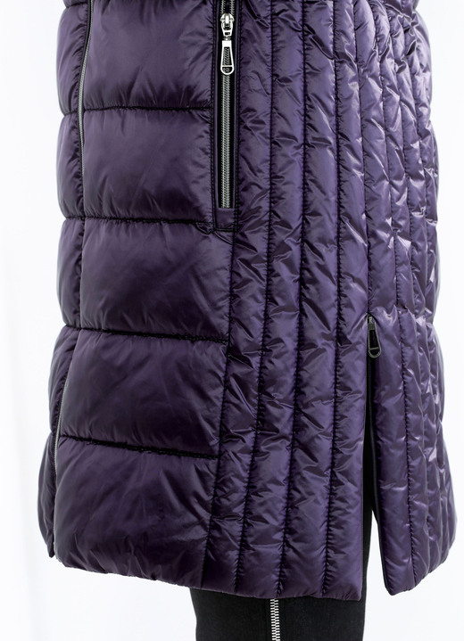 Wintermäntel - Kurzmantel mit Längssteppung seitlich, in Größe 036 bis 054, in Farbe AUBERGINE Ansicht 6