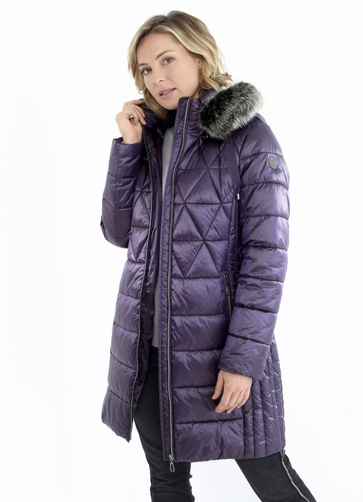 Wintermäntel - Kurzmantel mit Längssteppung seitlich, in Größe 036 bis 054, in Farbe AUBERGINE Ansicht 8