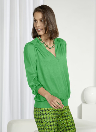 Shirt mit V-Ausschnitt in 3 Farben