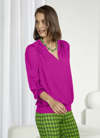 Shirt mit V-Ausschnitt in 3 Farben